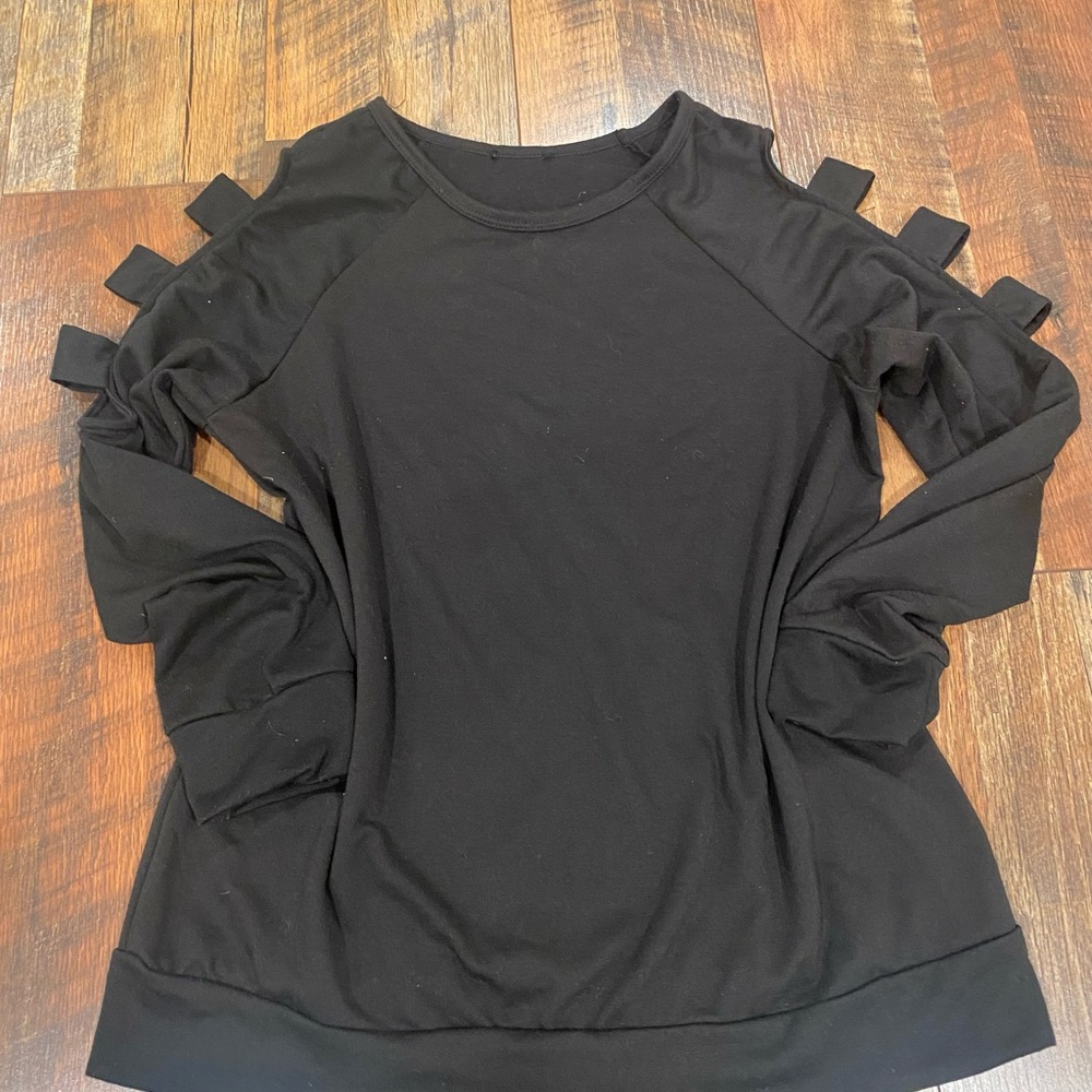 Heimish Black Women's ladder sleeve long sleeve top size large